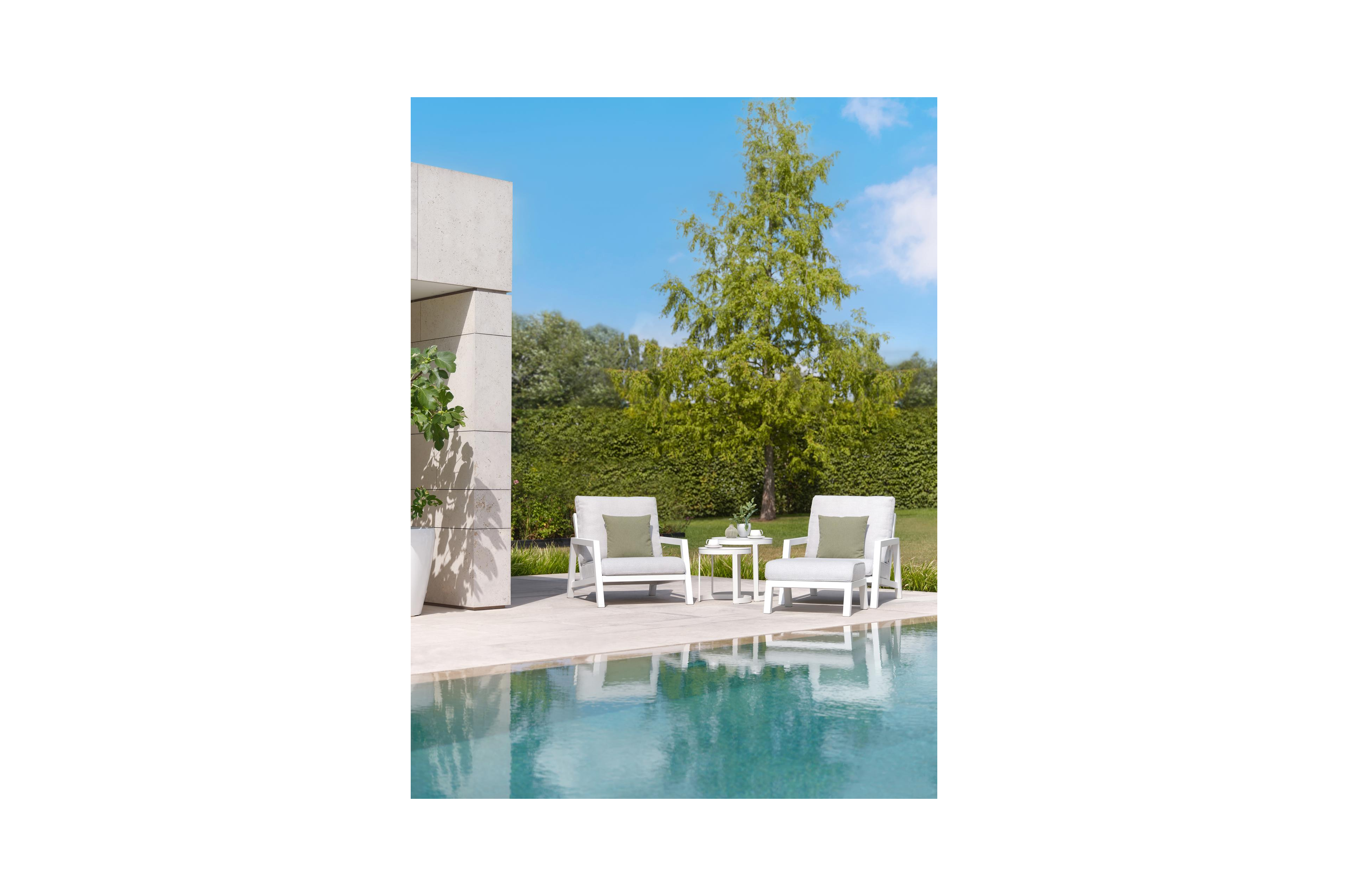 Enna bijzettafels in wit aluminium - tafel 1: Dia. 44 x H 46 cm, tafel 2: Dia. 52 x H 52 cm