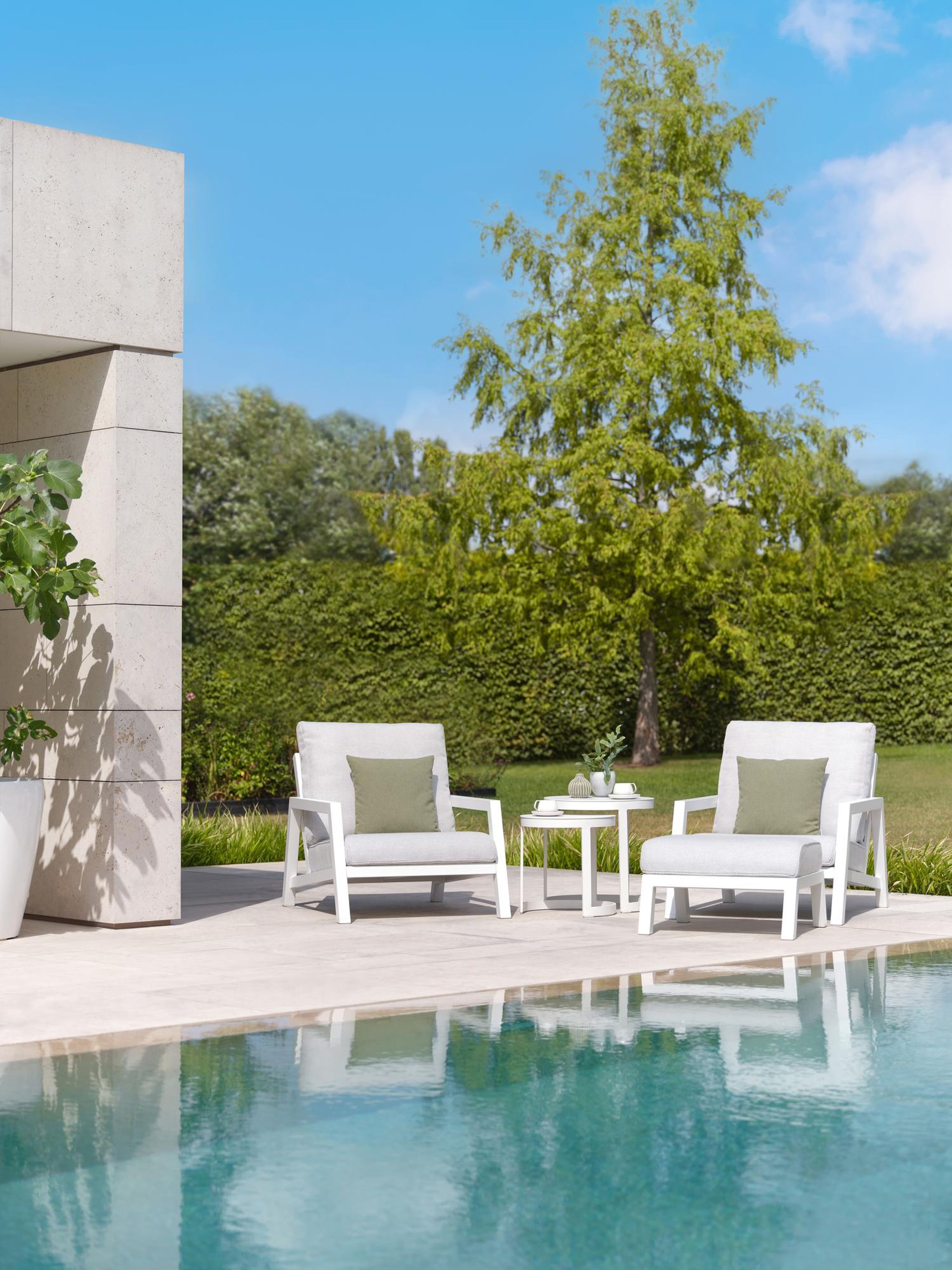 Tables d'appoint Enna en aluminium blanc - table 1: Dia. 44 x H 46 cm, table 2: Dia. 52 x H 52 cm