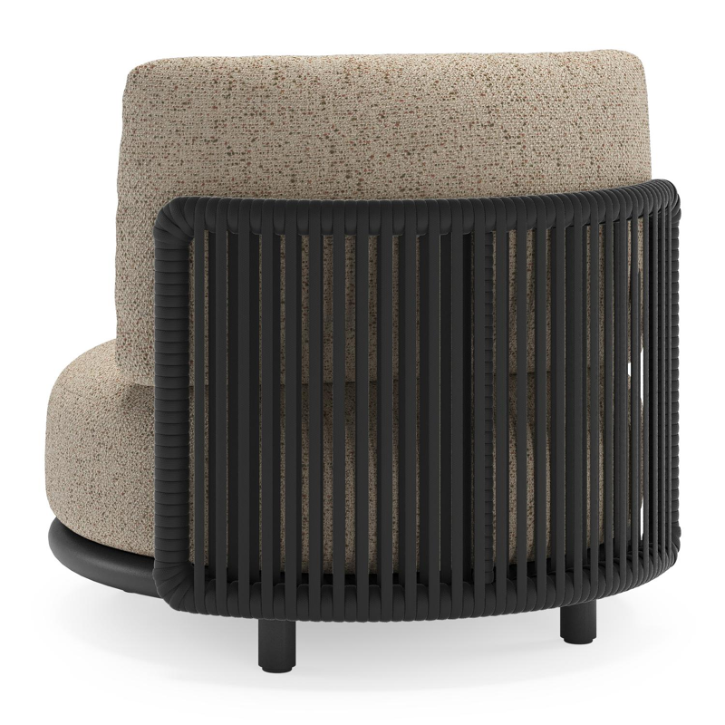 Fauteuil de jardin Lomano en aluminium noir et corde luxe plate tissée verticalement beige et coussins en all weather cosytica bora jungle