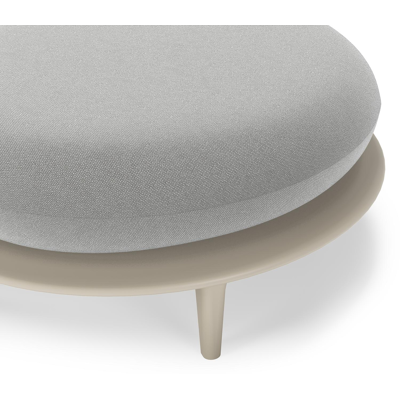 Bomero poef in beige aluminium met savane grey all weather sunbrella® luxe kussen