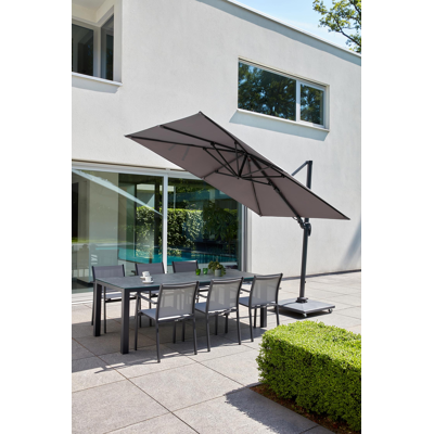 Avola zweefparasol met tiltfunctie in zwart aluminium met grijs polyester parasoldoek - L1: 300 x L2: 300 cm (met voet)