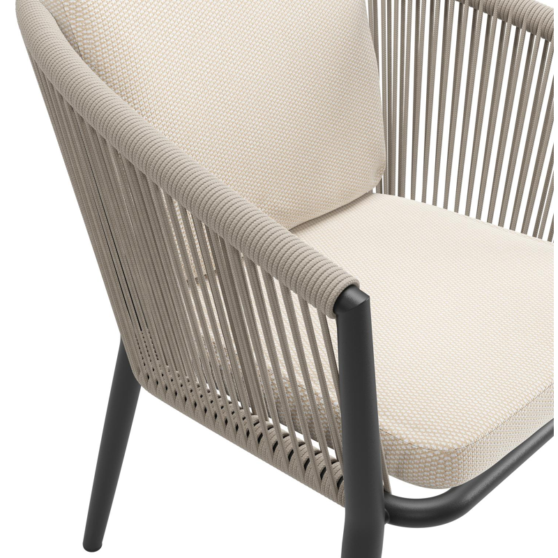 Orso tuinstoel in zwart aluminium en beige verticaal geweven ronde rope met luxe zitkussen in All Weather Sunbrella® Luxe Lopi Antique