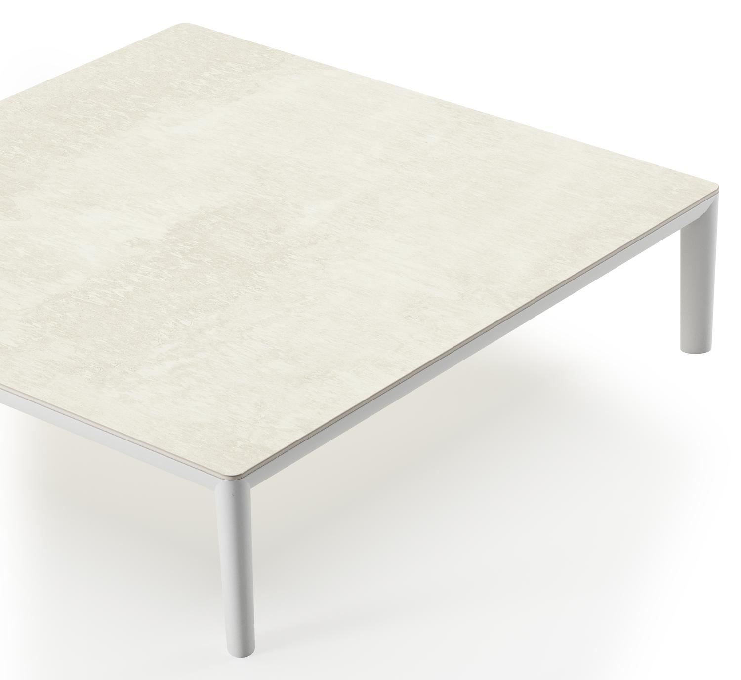 Table basse Tolosa en aluminium blanc et sintered stone beige - Lg. 90 x Lrg. 90 x Haut. 38 cm