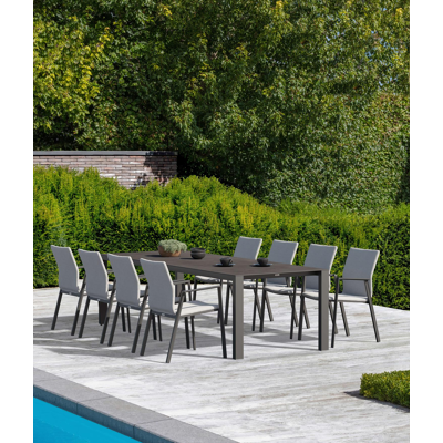 Trente tuinset in zwart aluminium en zwart volkeramiek tafelblad met 8 stapelbare Madura tuinstoelen