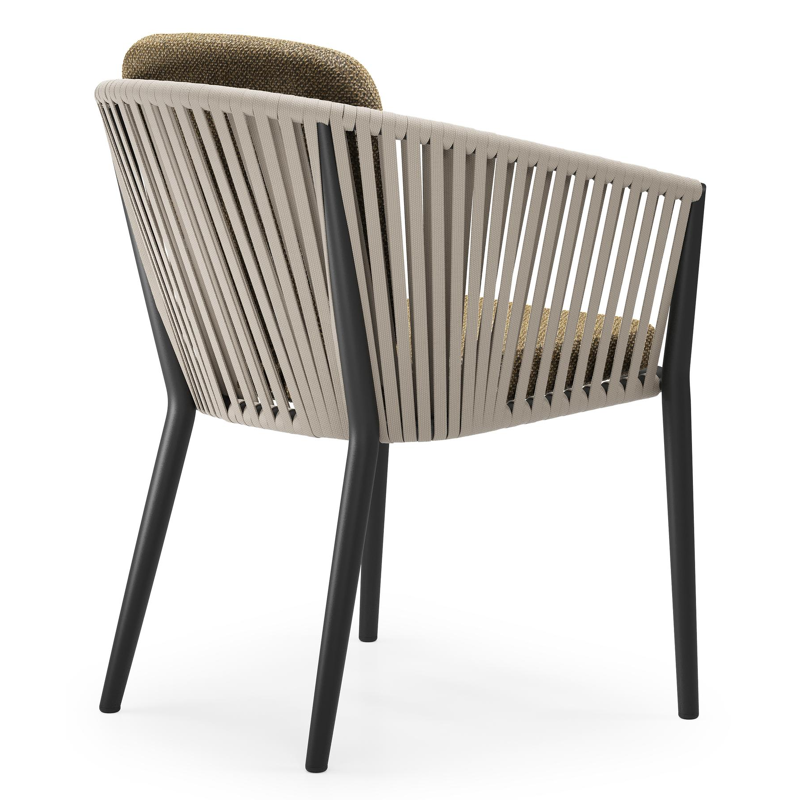Chaise de jardin Orso en aluminium noir et corde plate tissée verticalement beige avec coussin en All Weather Cosytica Madagascar Walnut