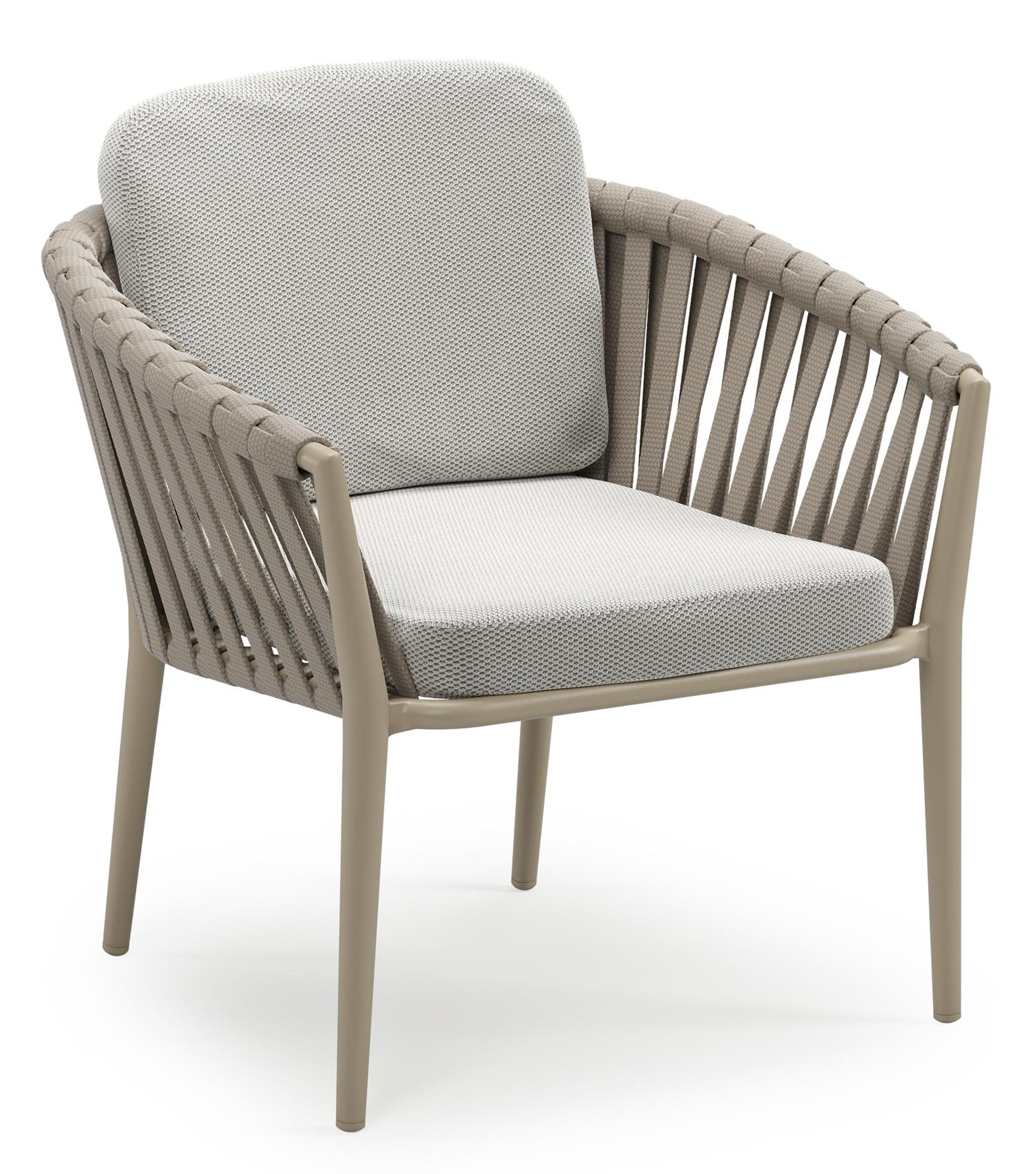 Orso low dining tuinstoel in beige aluminium en beige verticaal geweven luxe vlakke brede rope met stoelkussen in All Weather Sunbrella® Luxe Lopi Ash