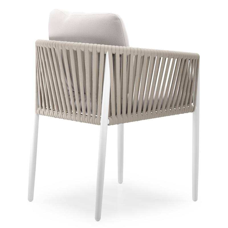 Organo tuinstoel in wit aluminium en beige verticaal geweven luxe vlakke rope met zitkussen in All Weather Sunbrella® Luxe Savane Whisper