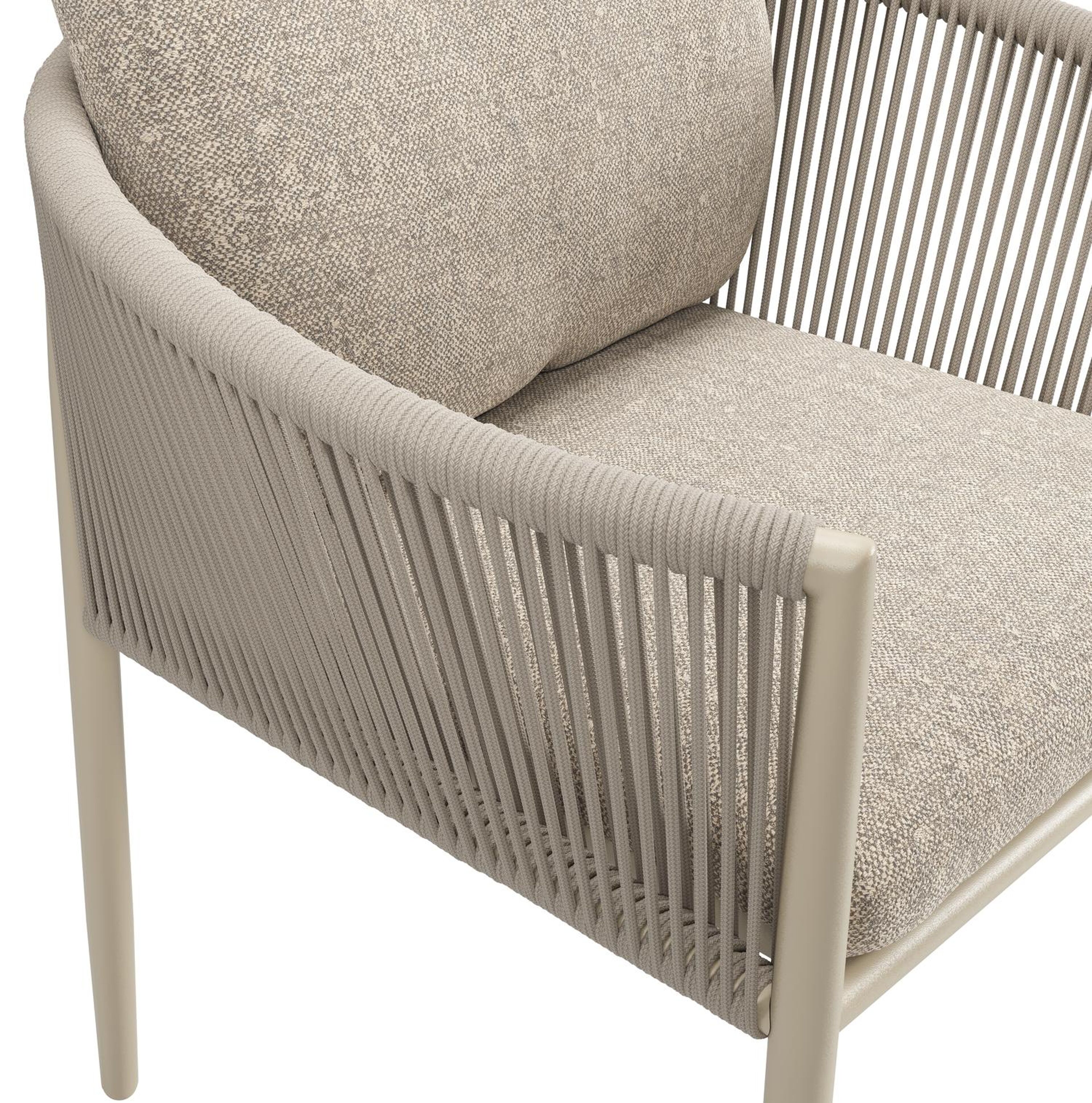 Organo tuinstoel in zwart aluminium en beige verticaal geweven ronde rope met stoelkussen in All Weather Sunbrella® Luxe Chartres Pewter