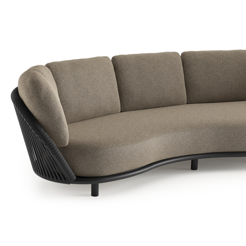 Lupino loungebank in zwart aluminium en zwart verticaal geweven luxe vlakke brede rope met madagascar burch all weather cosytica kussen