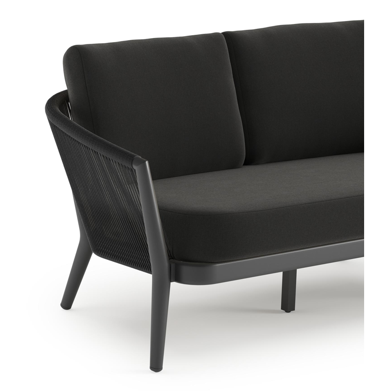 Orso loungebank in zwart aluminium en zwart verticaal geweven ronde rope met Natte Sooty all weather sunbrella® luxe kussen