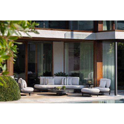 Bomero loungebank in zwart aluminium met savane coconut all weather sunbrella® luxe kussen