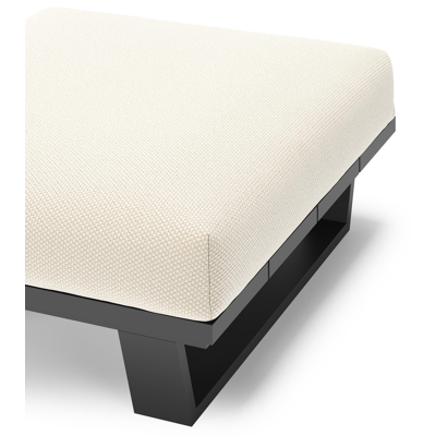 Pagino poef in zwart aluminium met althea off white all weather cosytica kussen