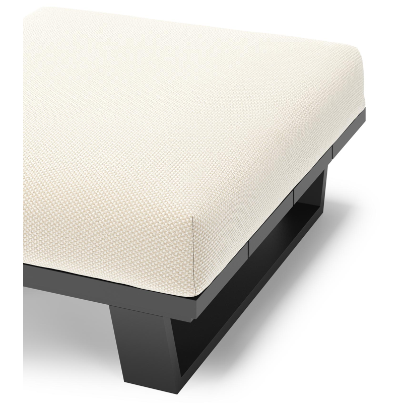 Pagino poef in zwart aluminium met althea off white all weather cosytica kussen
