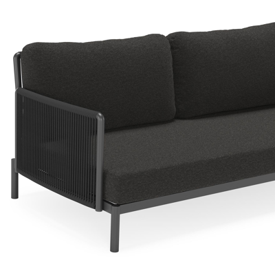 Amarante loungeset in zwart aluminium en zwart verticaal geweven ronde rope met zwart weather+ softtouch kussens