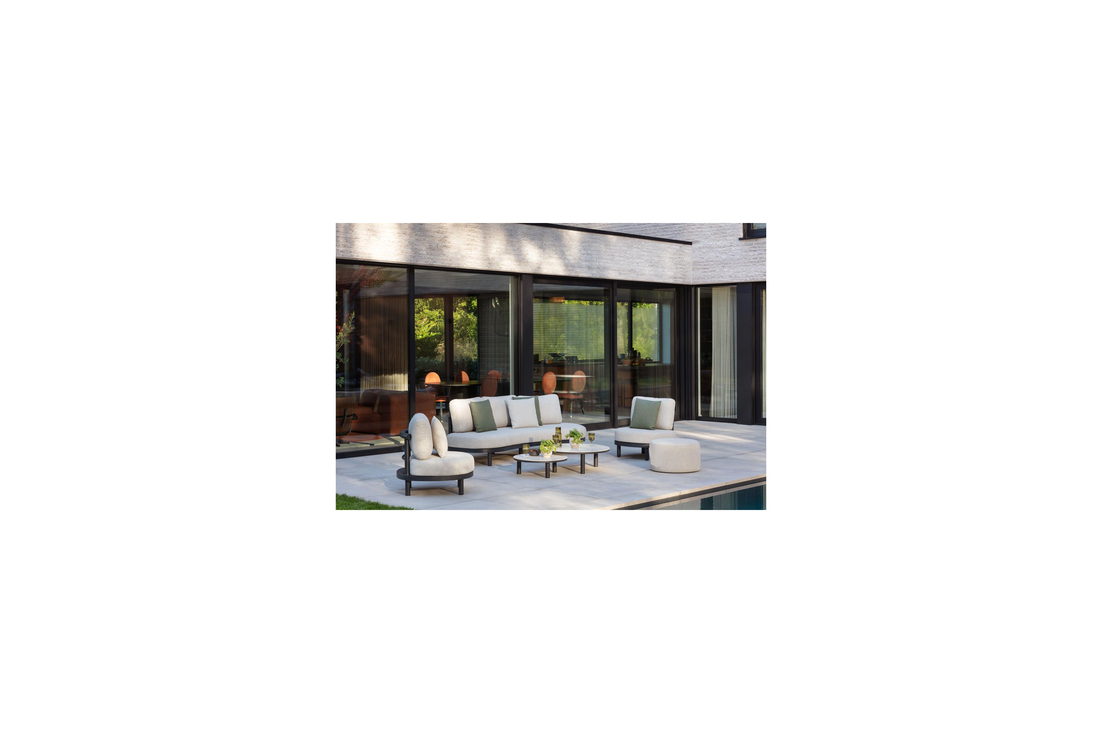 Lindo loungetafel in zwart aluminium en sintered stone crema minerale