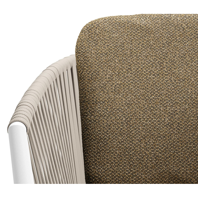 Orso tuinstoel in wit aluminium en beige verticaal geweven vlakke rope met luxe zitkussen in All Weather Cosytica Madagascar Walnut
