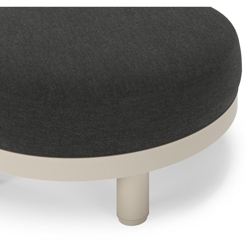 Donato lounge poef in beige aluminium met all weather sunbrella® luxe Chartres Sooty kussen