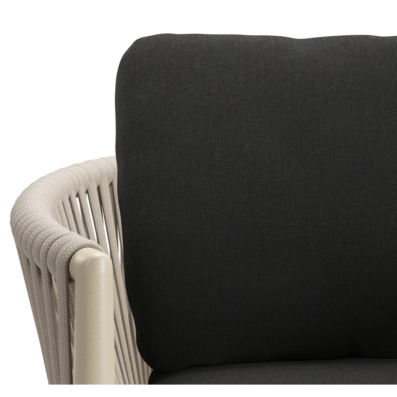 Organo tuinstoel in beige aluminium en beige verticaal geweven luxe vlakke rope met zitkussen in All Weather Sunbrella® Luxe Natte Sooty