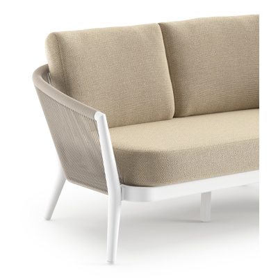 Orso loungebank in wit aluminium en beige verticaal geweven ronde rope met Althea Camel all weather cosytica kussen