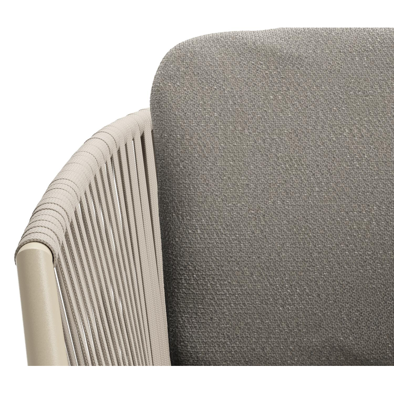 Chaise de jardin Orso en aluminium beige et corde plate tissée verticalement beige avec coussin luxe en All Weather Sunbrella® Luxe Lopi Silver