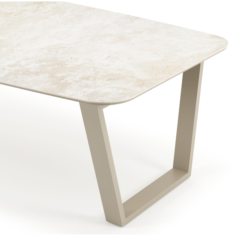 Table de jardin Pagino forme de bateau en aluminium beige et céramique pleine Rapolano Lg. 255 x Lrg. 115 cm