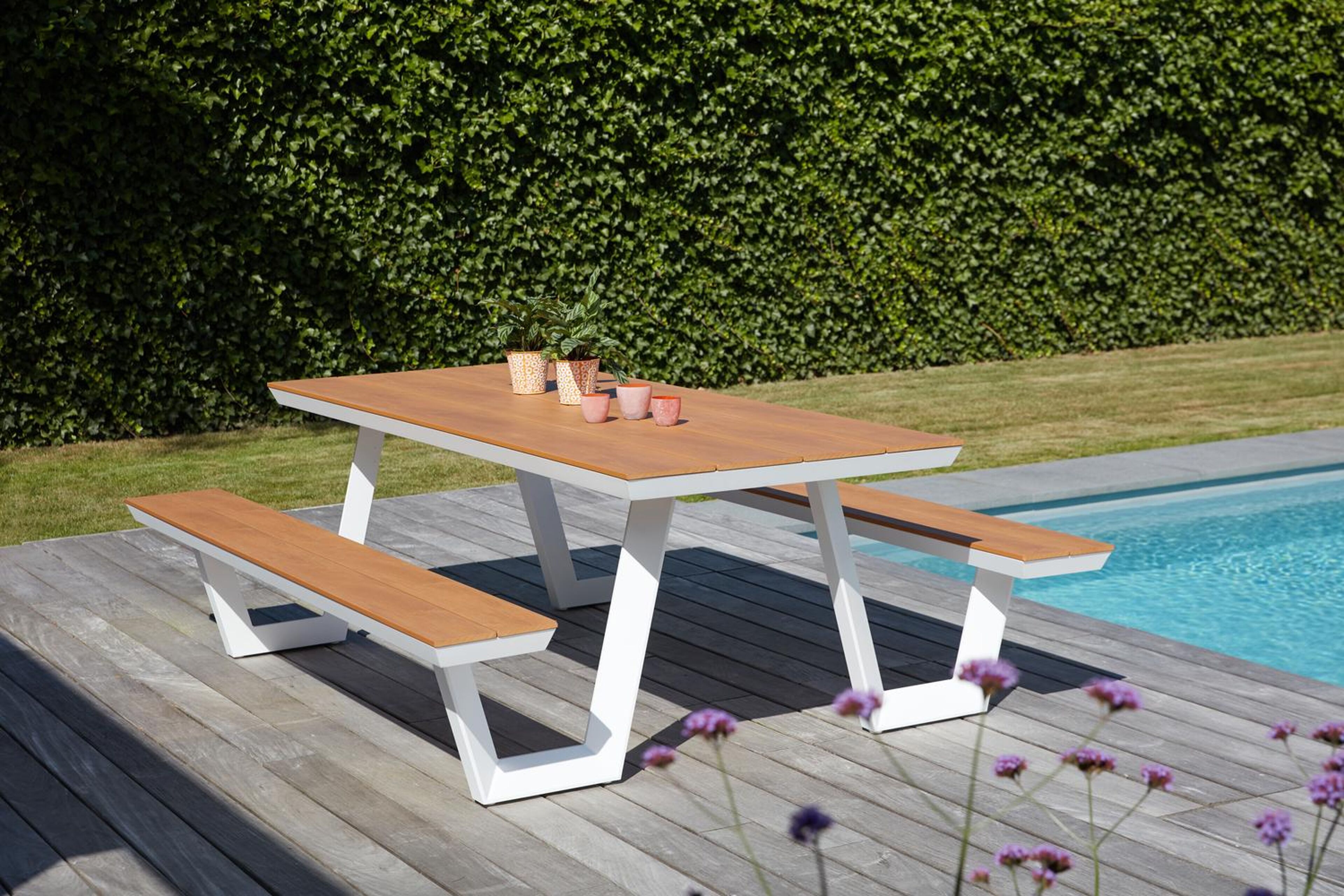 Table de pique-nique Altura en aluminium blanc et polywood - Lg 220 x Larg 174 x H 74 cm