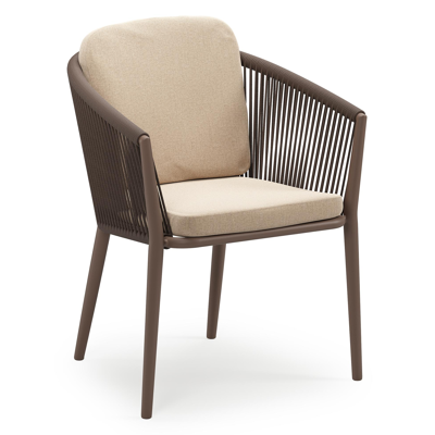 Orso stapelbare tuinstoel in taupe aluminium en taupe verticaal geweven ronde rope met stoelkussen in All Weather Sunbrella® Luxe Natte Heather Beige