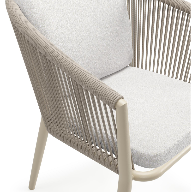 Orso tuinstoel in beige aluminium en beige verticaal geweven ronde rope met luxe zitkussen in All Weather Solica Soul Optik