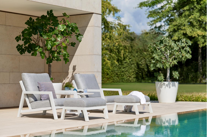Cirello loungestoel 1-zit in wit aluminium met savane nimbus all weather sunbrella® luxe kussen