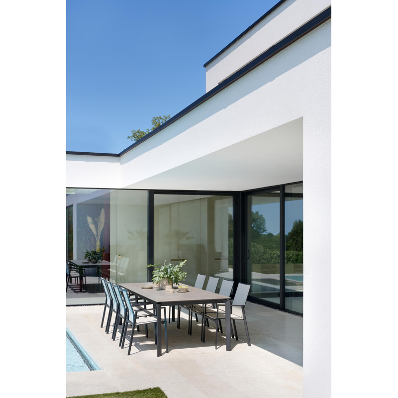 Cirello stapelbare tuinstoel in zwart aluminium en beige textilene