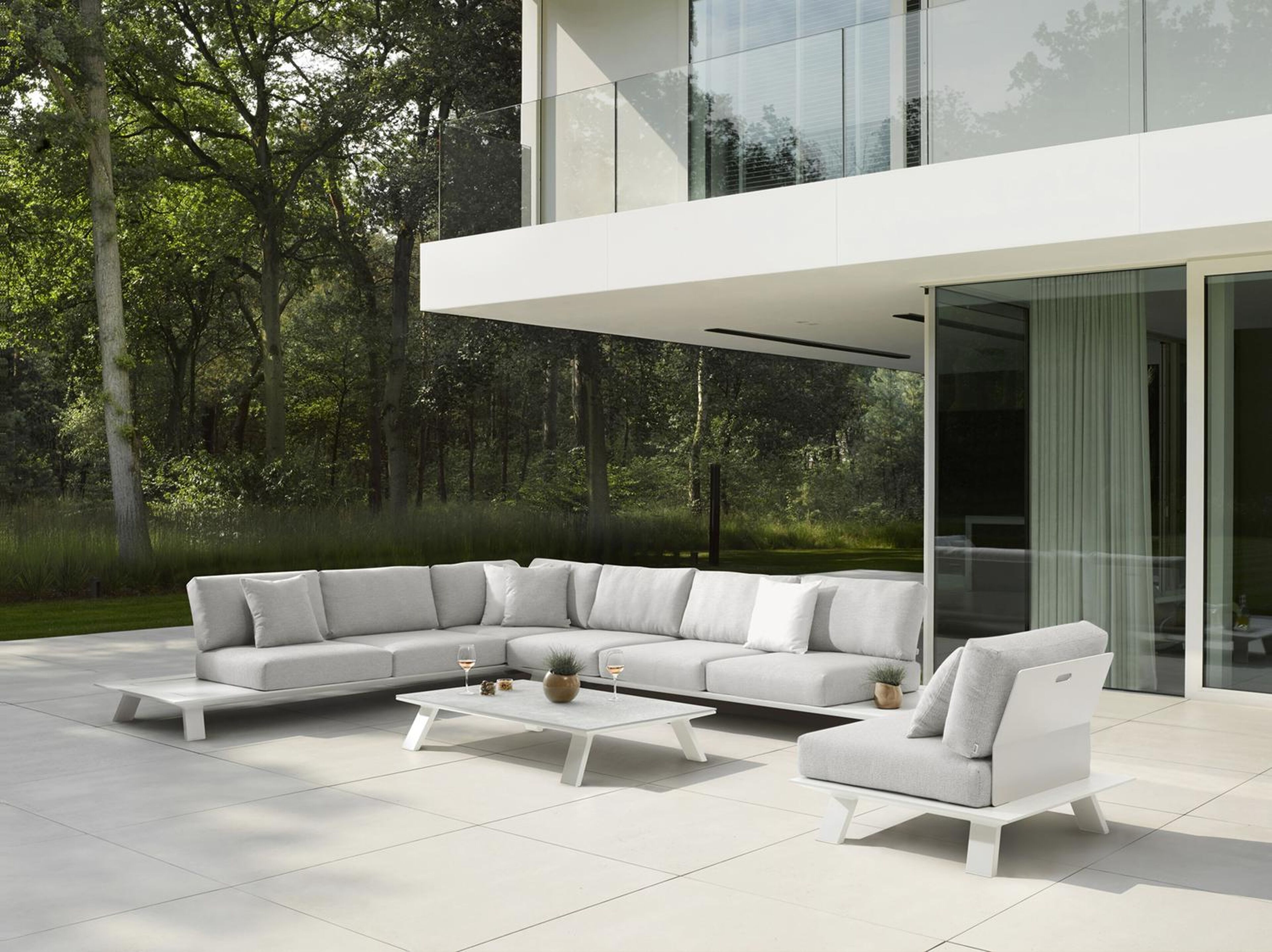 Cesano loungehoek in zwart aluminium met tundra charcoal all weather sunbrella® luxe kussens