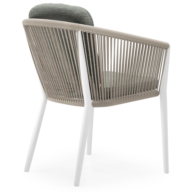 Orso tuinstoel in wit aluminium en beige verticaal geweven ronde rope met luxe zitkussen in All Weather Sunbrella® Luxe Slow Fern