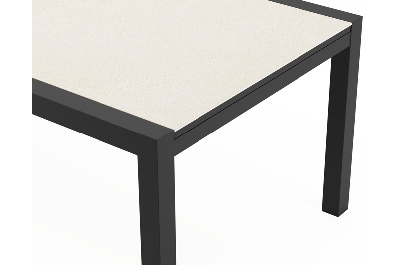 Calobra rechthoekige uitschuifbare tuinset in zwart aluminium en sintered stone crema minerale met 10 Zamora tuinstoelen