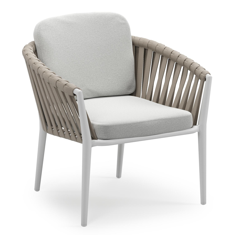 Orso low dining tuinstoel in wit aluminium en beige verticaal geweven luxe vlakke brede rope met stoelkussen in All Weather Sunbrella® Luxe Natte Grey Chine