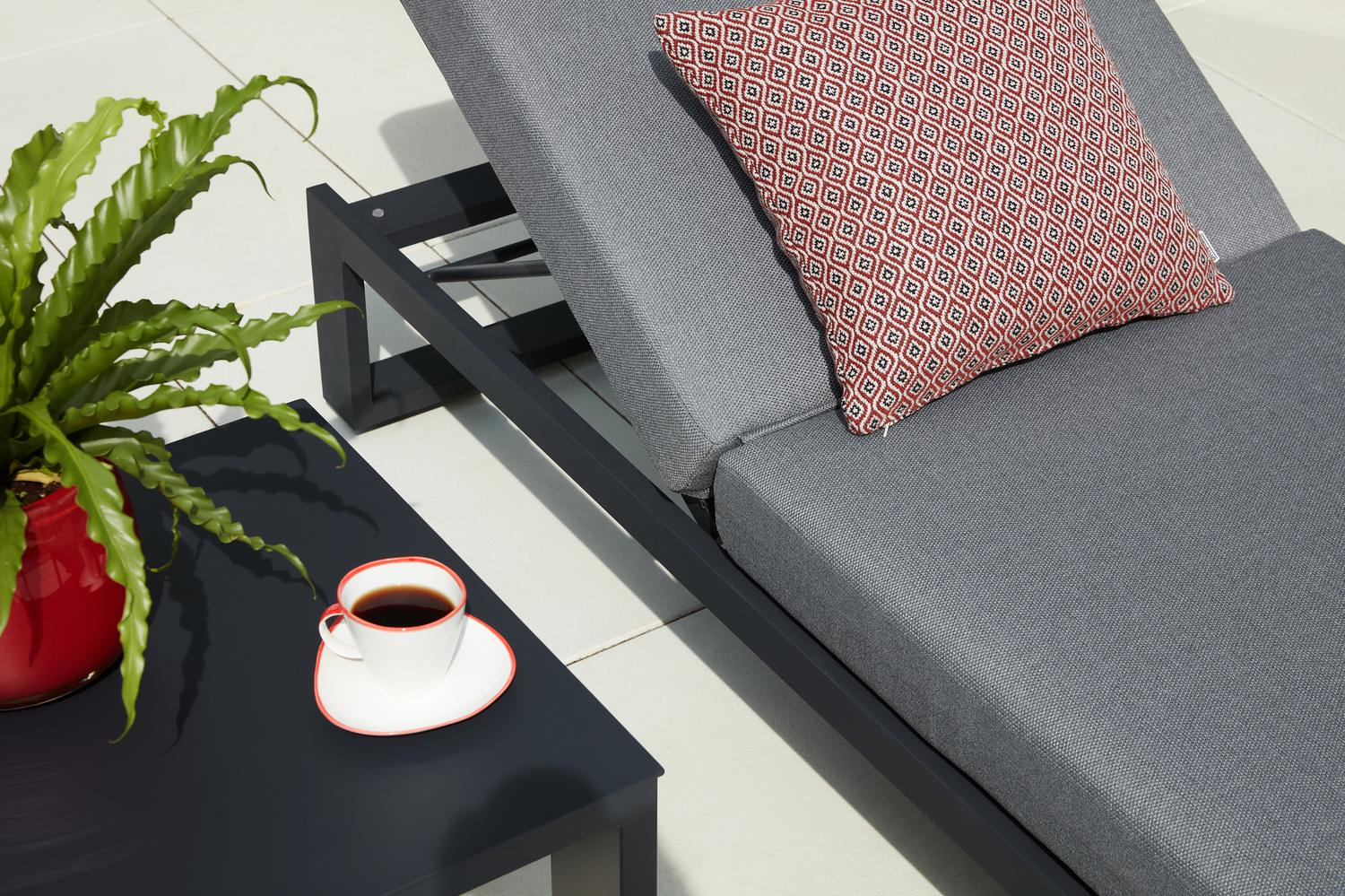 Table d'appoint Verato en aluminium noir - Lg 55 x larg. 55 x H 45 cm