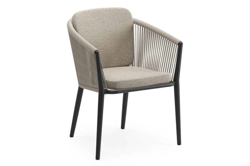 Orso tuinstoel in zwart aluminium en beige verticaal geweven ronde rope met zitkussen in All Weather Cosytica Catania Beige