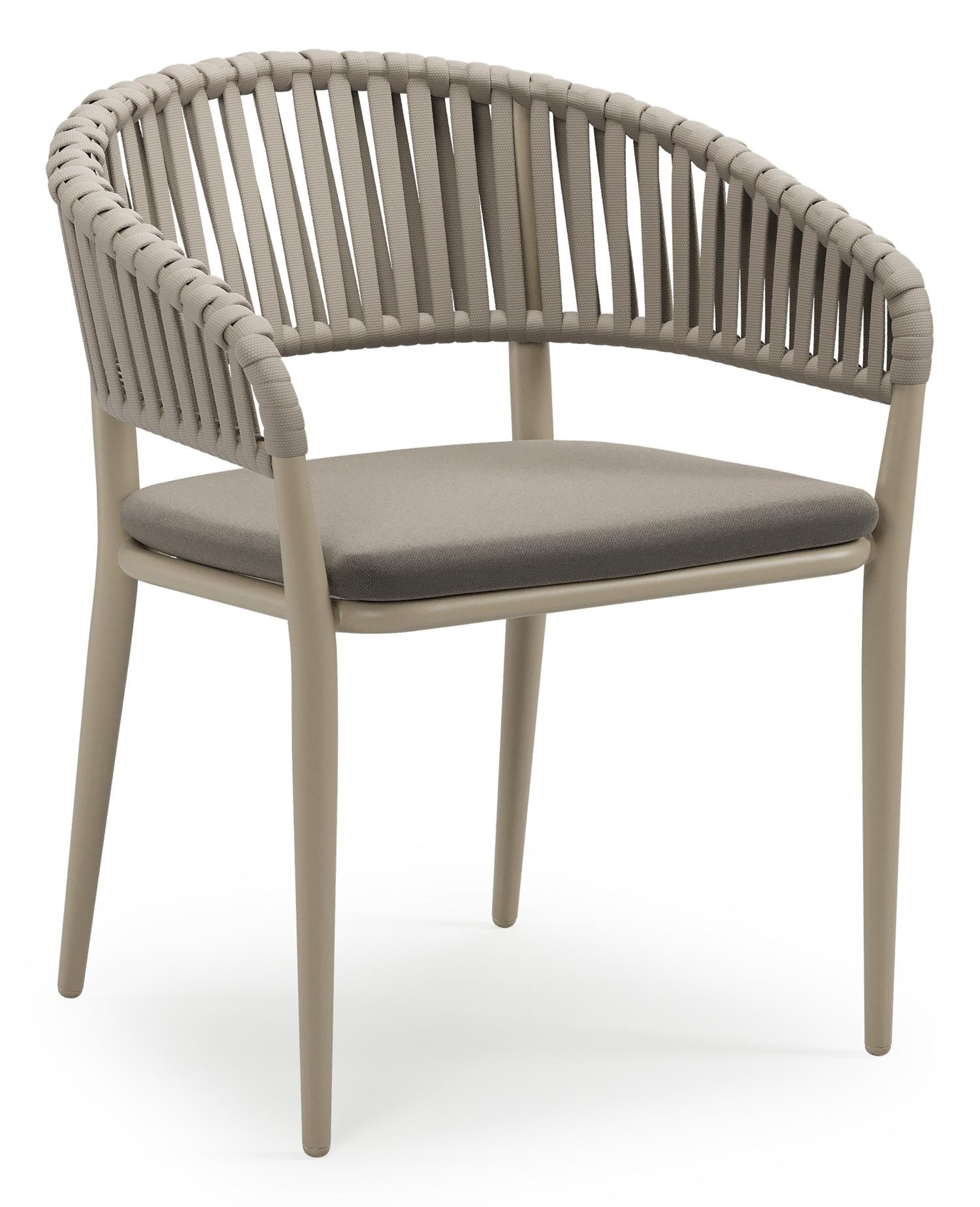Tolfa stapelbare tuinstoel in beige aluminium en beige verticaal geweven luxe vlakke brede rope met stoelkussen in All Weather Sunbrella® Luxe Natte Carbon Beige
