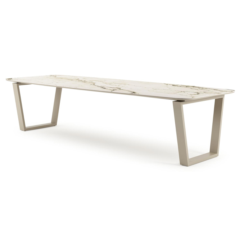 Table de jardin Pagino forme de bateau en aluminium beige et céramique pleine Colorado Dunes Lg. 315 x Lrg. 115 x Haut. 73 cm