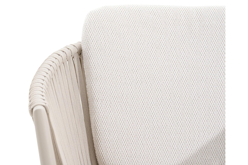 Orso tuinstoel in beige aluminium en beige verticaal geweven vlakke rope met Lopi Marble All Weather Sunbrella® Luxe kussen