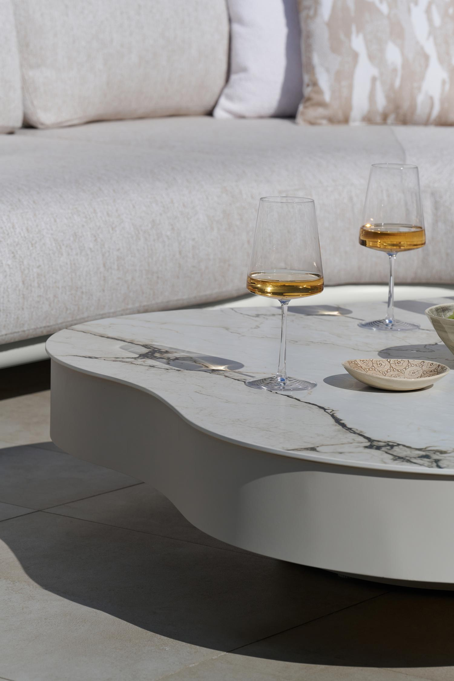 Lomano loungetafel cloud in beige aluminium en volkeramiek Colorado Dunes - L 131 x B 108 x H 25 cm