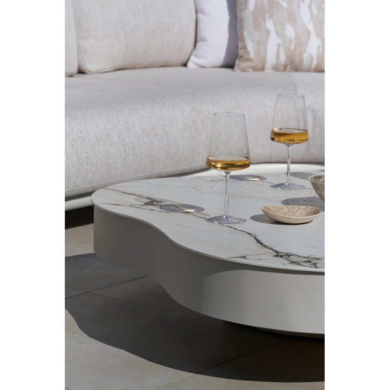 Lomano loungetafel cloud in beige aluminium en volkeramiek Colorado Dunes - L 131 x B 108 x H 25 cm