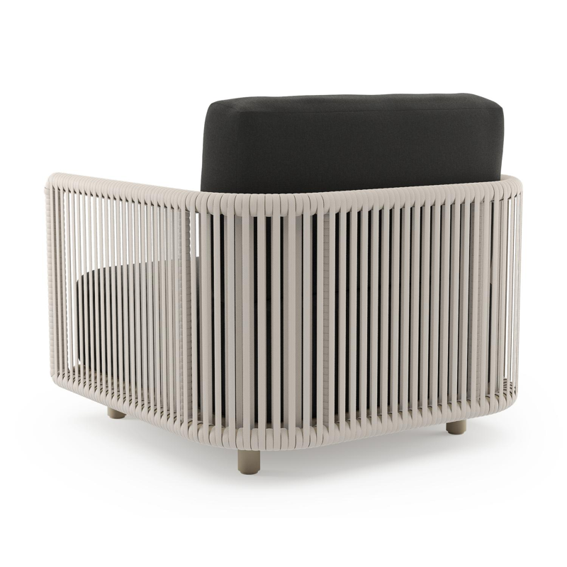 Organo loungestoel in beige aluminium en beige verticaal geweven luxe vlakke rope met natte sooty all weather Sunbrella® luxe kussen