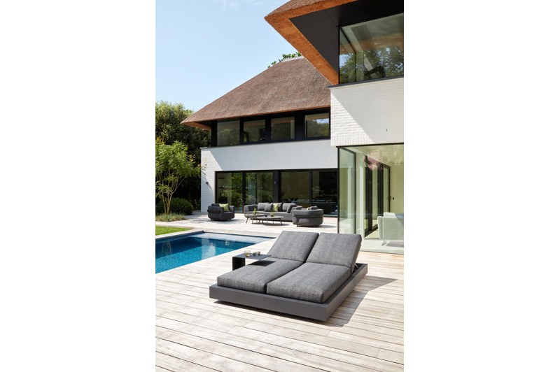 Como verstelbaar dubbel ligbed in zwart aluminium met chartres pewter all weather Sunbrella® luxe kussen