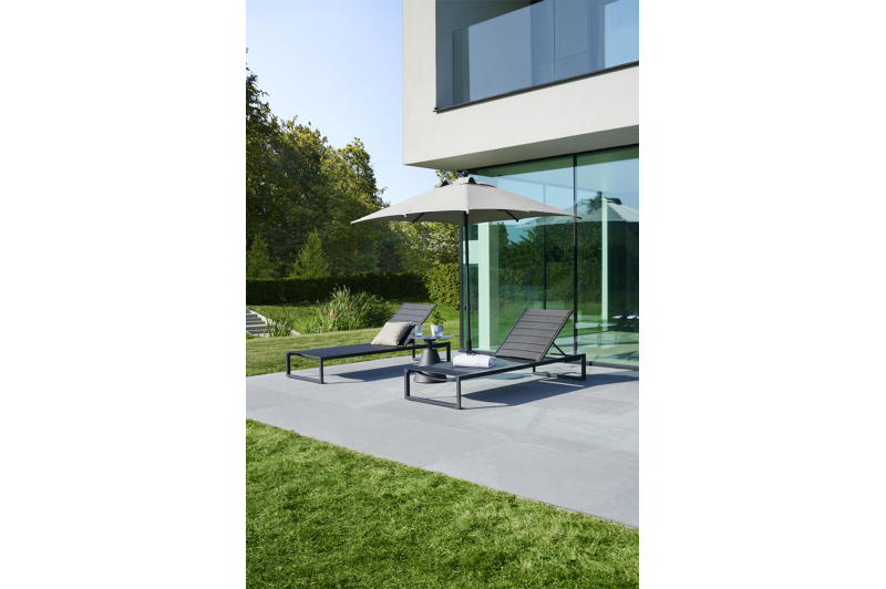 Cirello verstelbaar ligbed in zwart aluminium met zwart comfort textilene