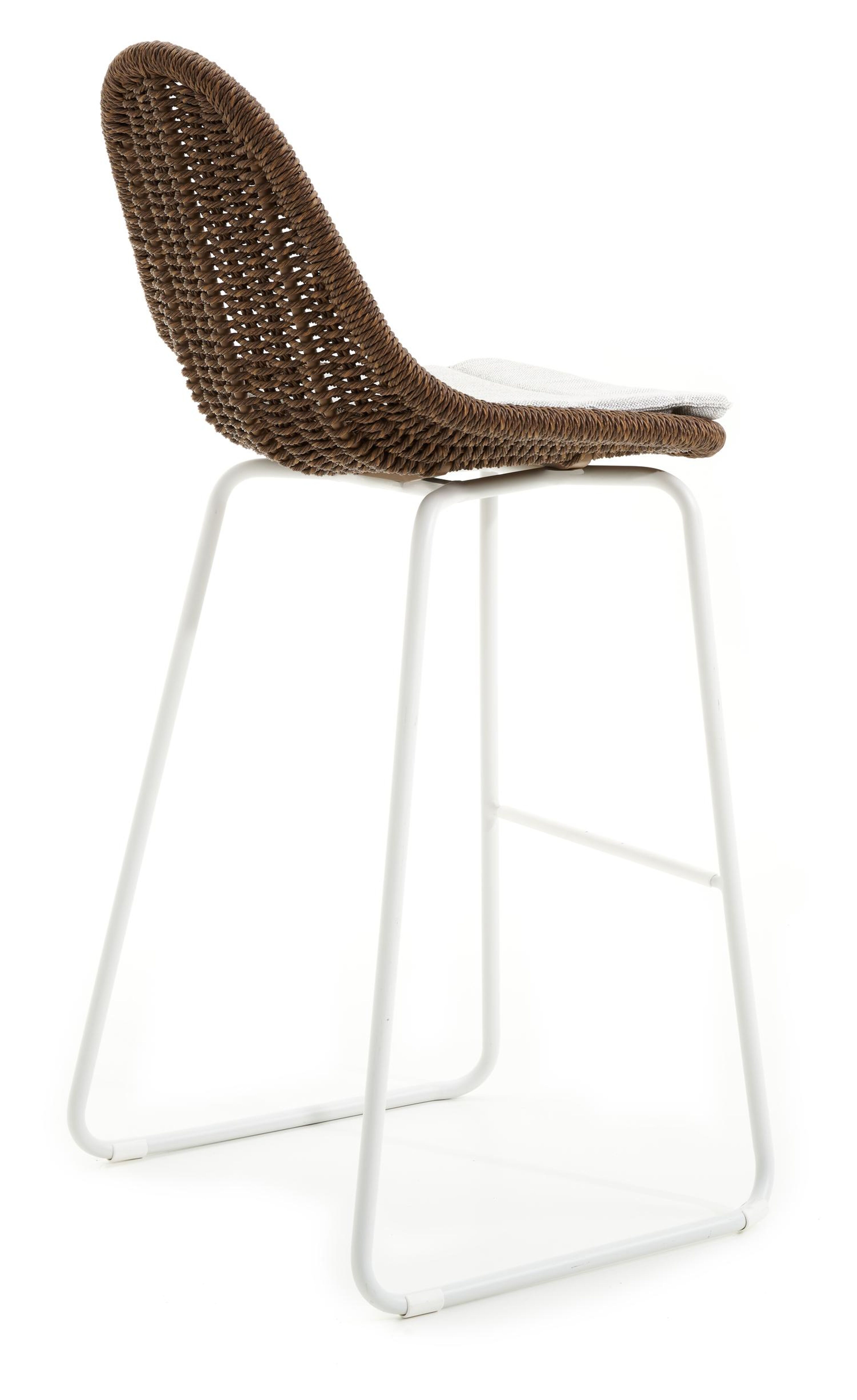 Tabouret de bar Pagino en aluminium blanc et résine tressée ronde brun avec coussin en savane nimbus all weather sunbrella® luxe