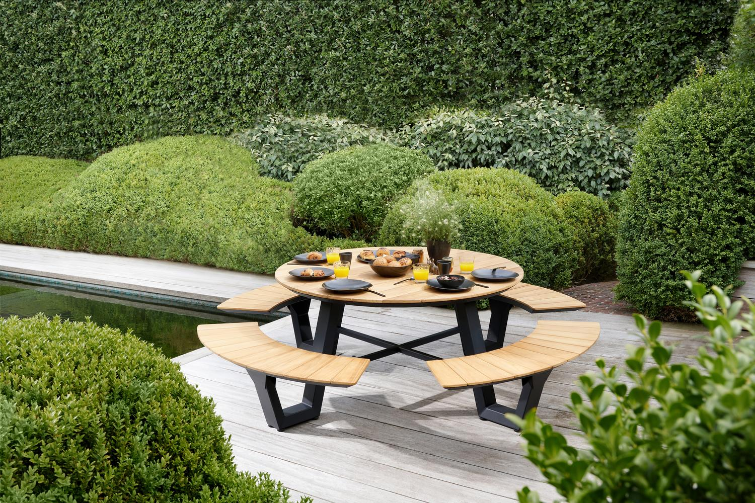 Rondino picknicktafel in zwart aluminium en teak tafelblad - Dia. 148 cm