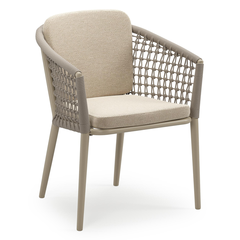 Orso stapelbare tuinstoel in beige aluminium en beige visnet geweven ronde rope met stoelkussen in All Weather Cosytica Althea Chalk