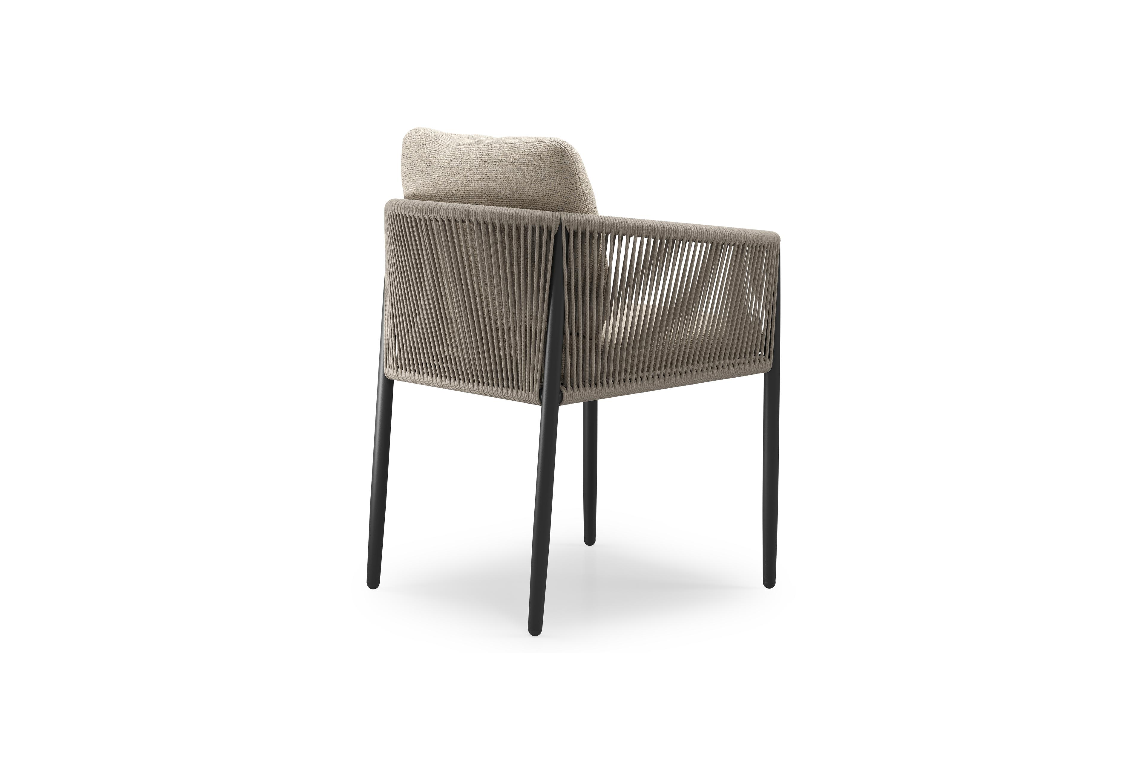 Organo tuinstoel in zwart aluminium en zwart verticaal geweven ronde rope met stoelkussen in All Weather Cosytica Marbella Beige