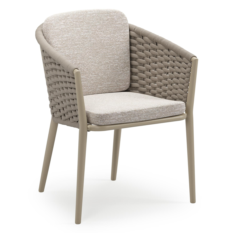 Orso stapelbare tuinstoel in beige aluminium en beige horizontaal geweven ronde rope met stoelkussen in All Weather Sunbrella® Luxe Tundra Sand