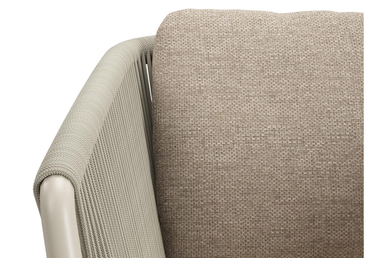 Gerona tuinstoel in beige aluminium en beige verticaal geweven ronde rope met kussen in Rustic Weather+ Softtouch